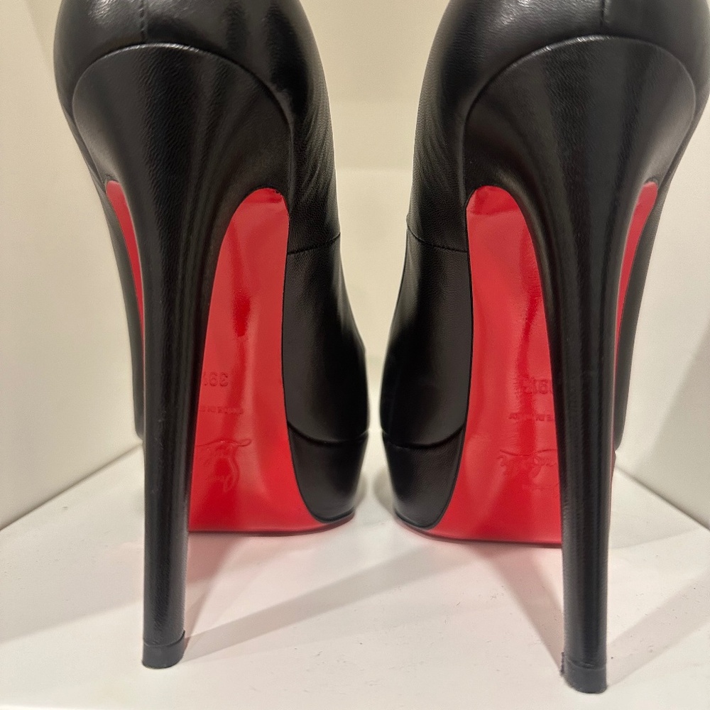 Christian Louboutin Black Leather Bianca Pumps Size 39.5